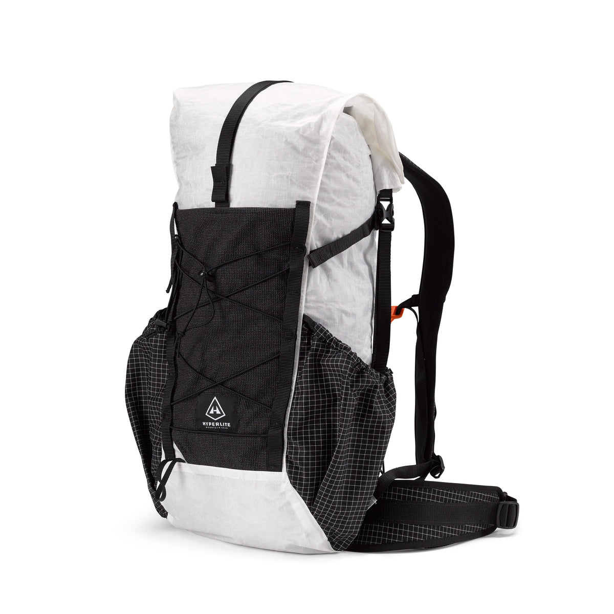 Front view of the Hyperlite Mountain Gear Elevate 22 in white with the Ultralight Dyneema® Stretch Mesh front pocket